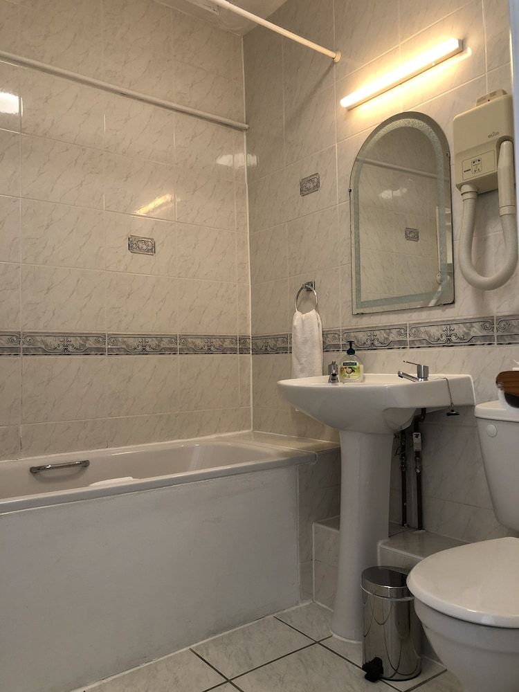 undefined Harvey's Guesthouse 8