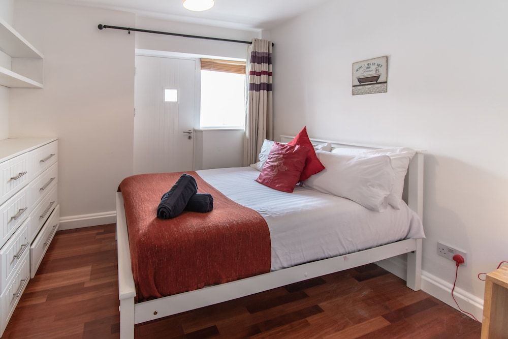 undefined Cozy Modern Bedroom Apartments City L2 10