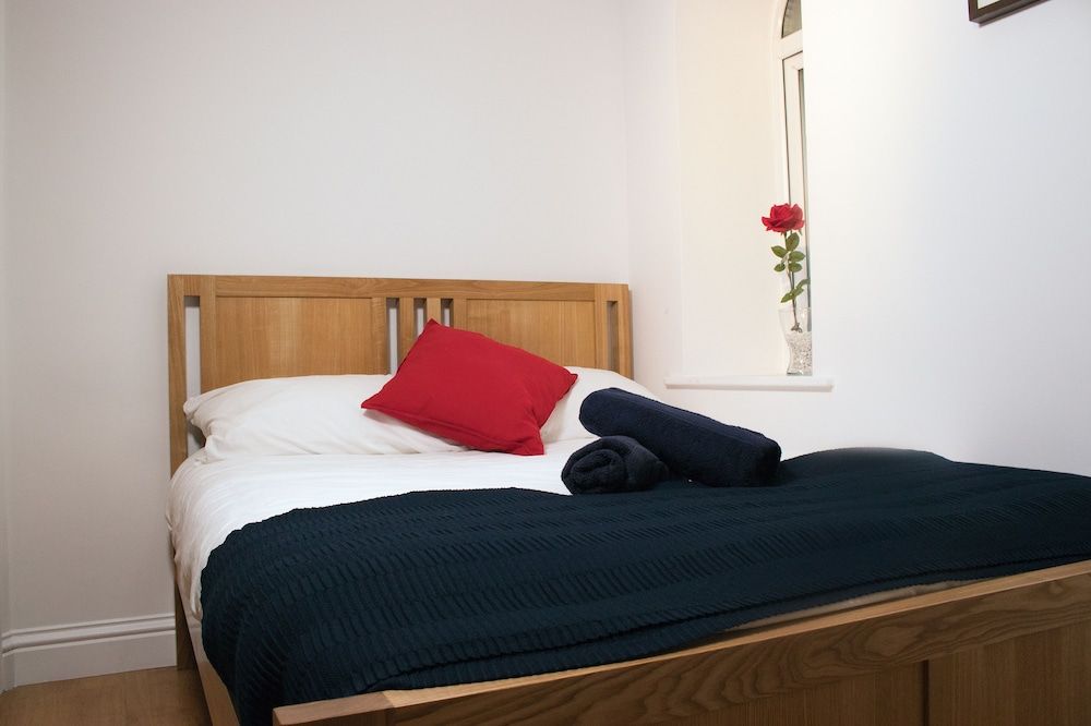 Cozy Modern Bedroom Apartments City L2 City Apartment, Multiple Beds 6