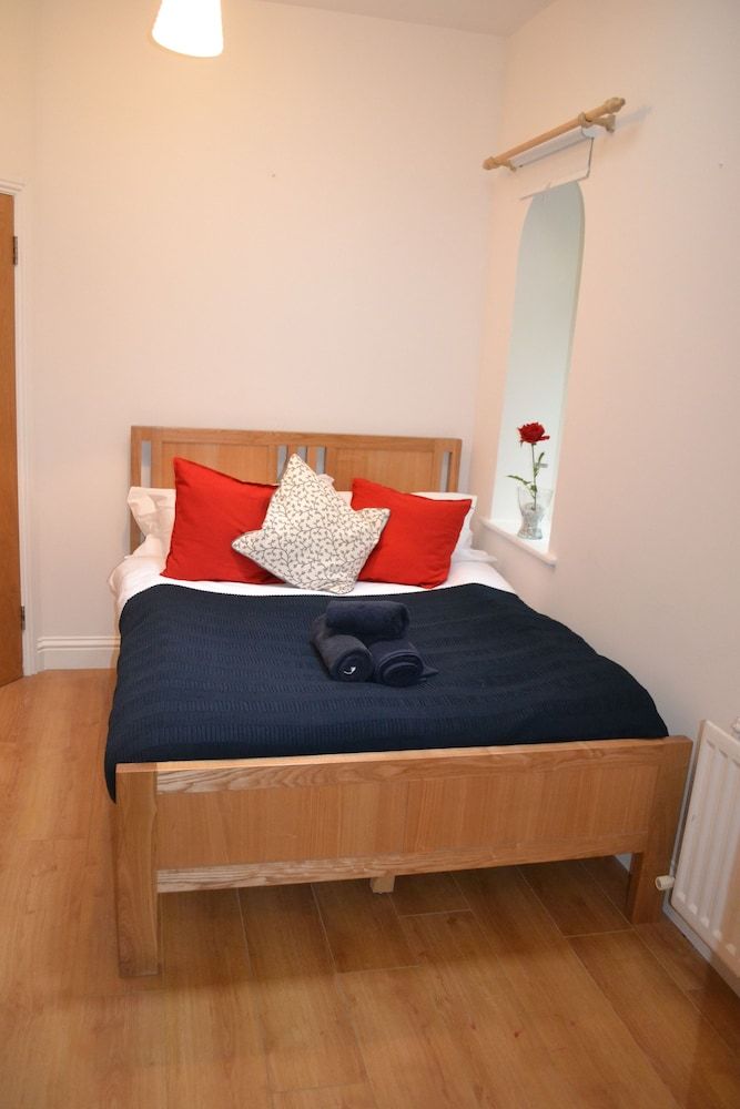 Cozy Modern Bedroom Apartments City L2 City Apartment, Multiple Beds, City View 6