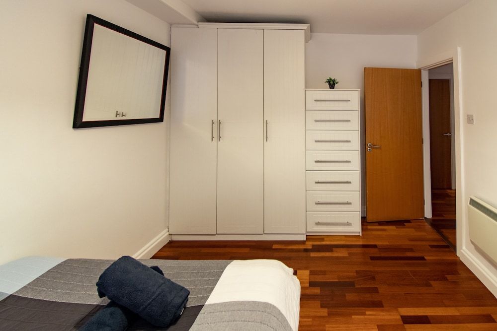 Cozy Modern Bedroom Apartments City L2 City Apartment, Multiple Beds 10