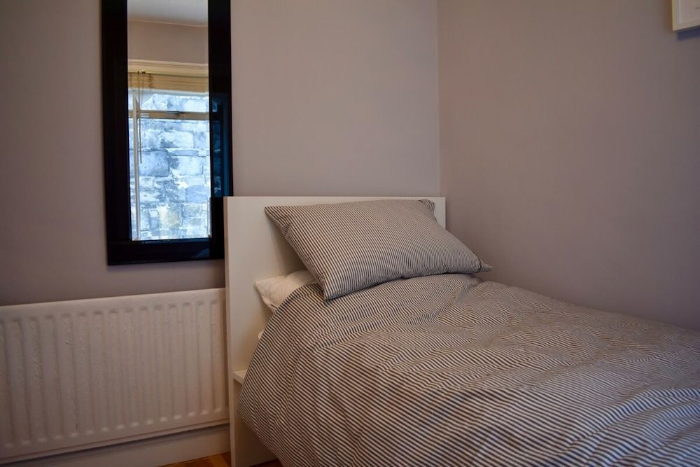 undefined Charming 2 Bedroom Cottage in Central Location 6