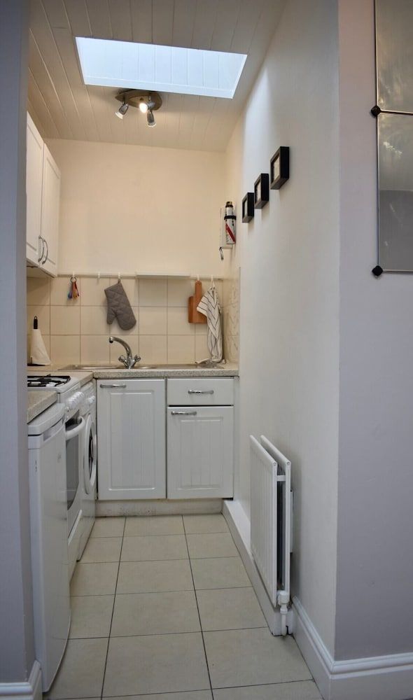 undefined Charming 2 Bedroom Cottage in Central Location 10