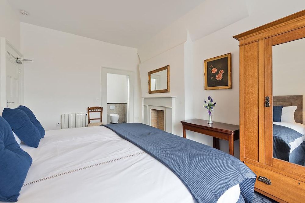 undefined Henrietta Suites City Centre 9