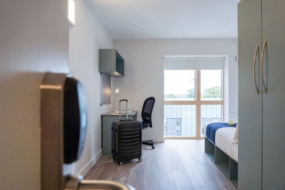 Swuite Dublin (Student Accommodation - ApartHotel) Deluxe Room 4