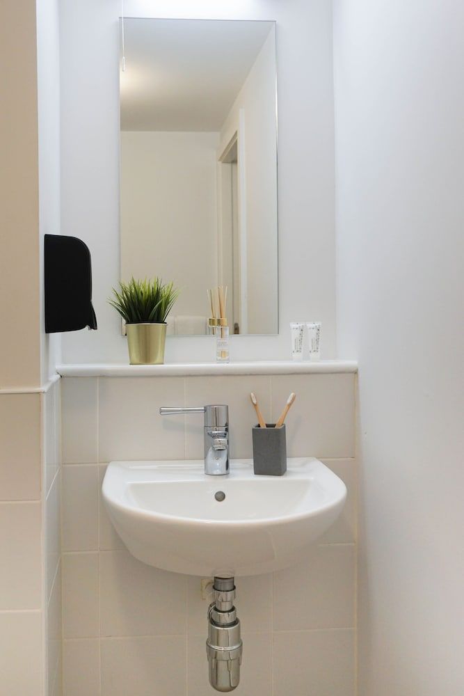 Swuite Dublin (Student Accommodation - ApartHotel) Deluxe Room 6