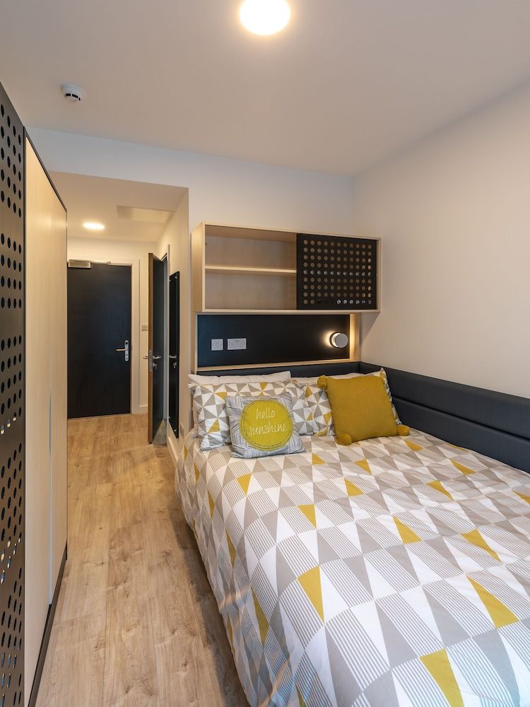 undefined Dominick Place 2