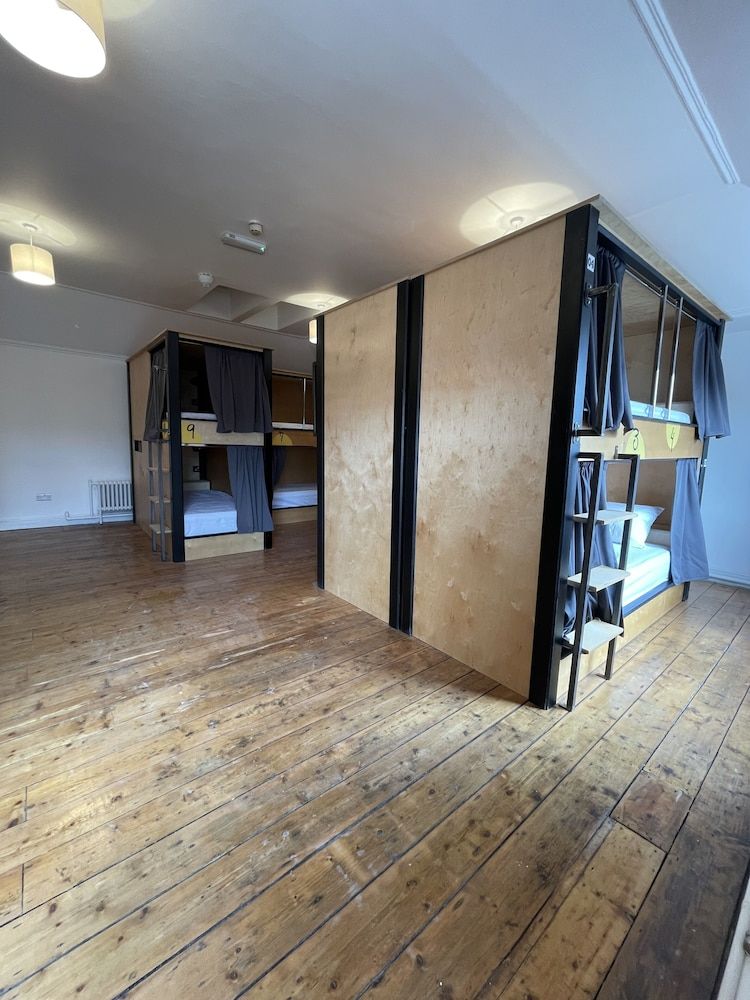 Leevin Hostel George Bed in a Shared Room for 10 People (Mixed) 2