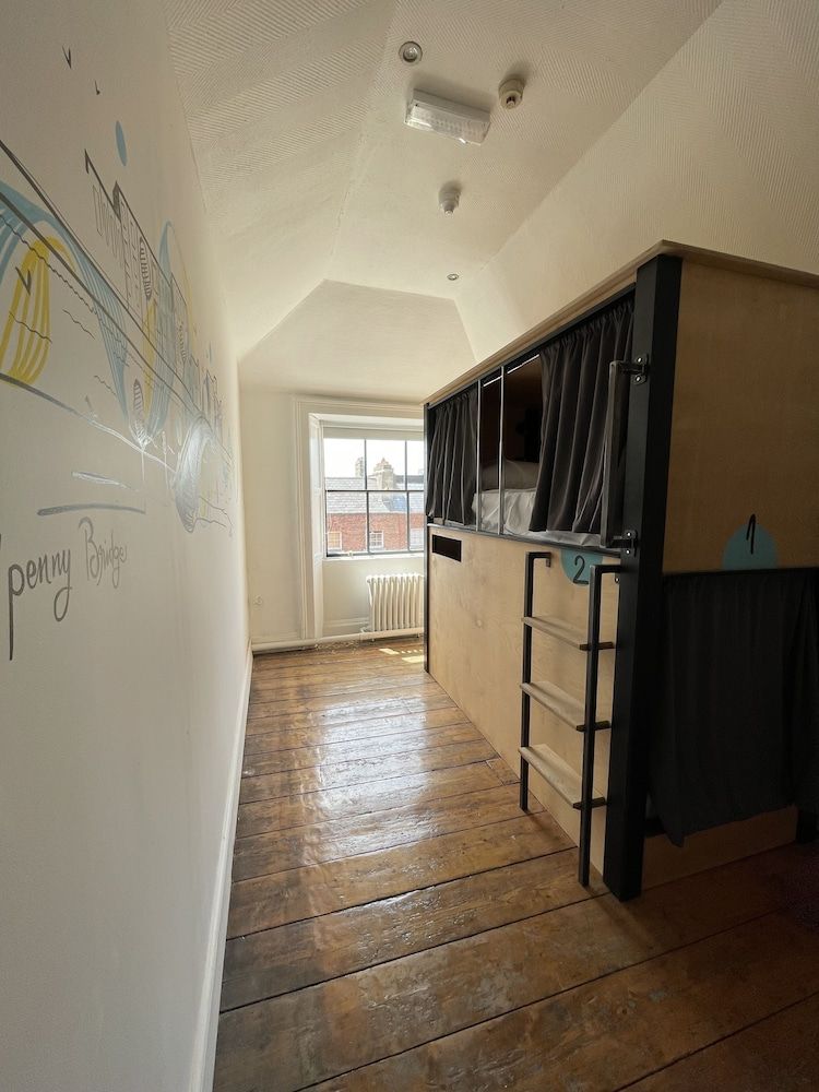 undefined Leevin Hostel George 2