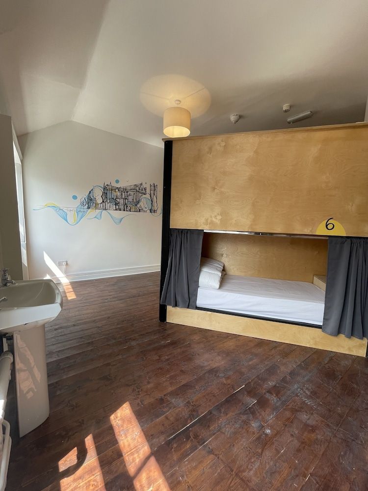 Leevin Hostel George Bed in a Shared Room for 8 People (Mixed) 3