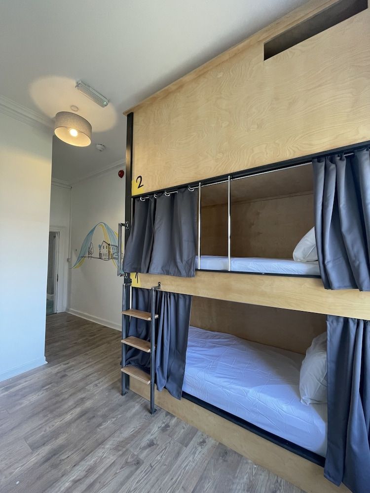 undefined Leevin Hostel George