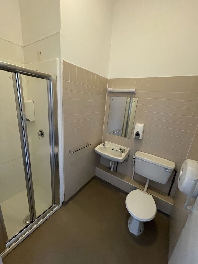 undefined Leevin Hostel George 8