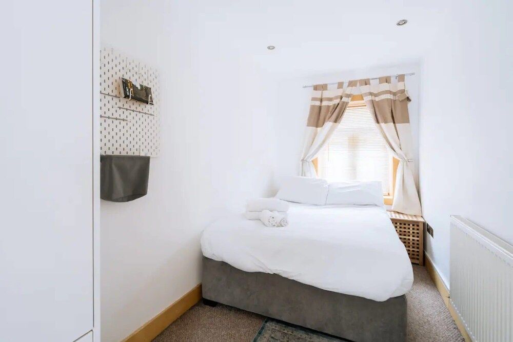 undefined Stunning 3 Bedroom House in Dublin With Courtyard 2