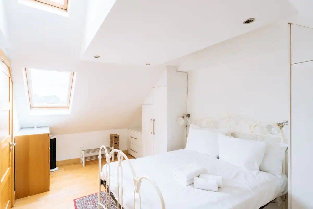 undefined Stunning 3 Bedroom House in Dublin With Courtyard 5