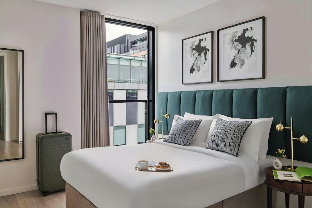 Sonder by Marriott Bonvoy Britain Quay Apartments Grand Canal Square Apartment, 2 Bedrooms, Balcony 4