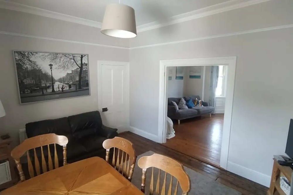 undefined Spacious 4 Bedroom Home in Drumcondra 2