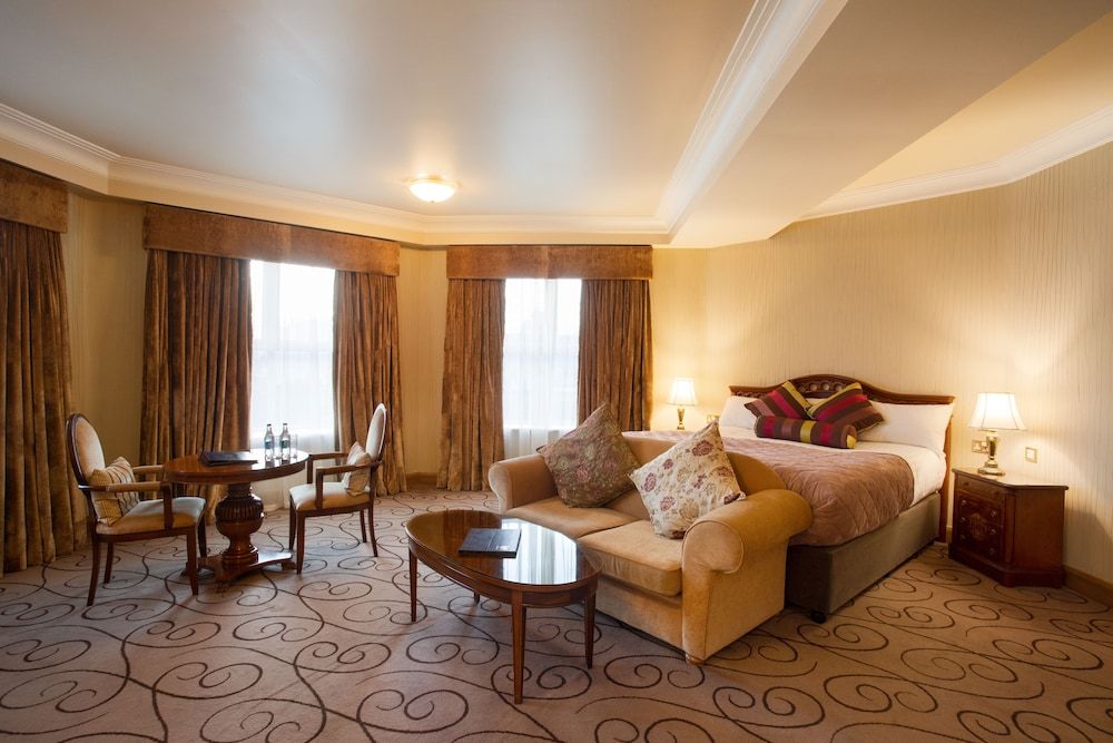 Junior Suite, 1 Queen Bed, Non Smoking, Ensuite