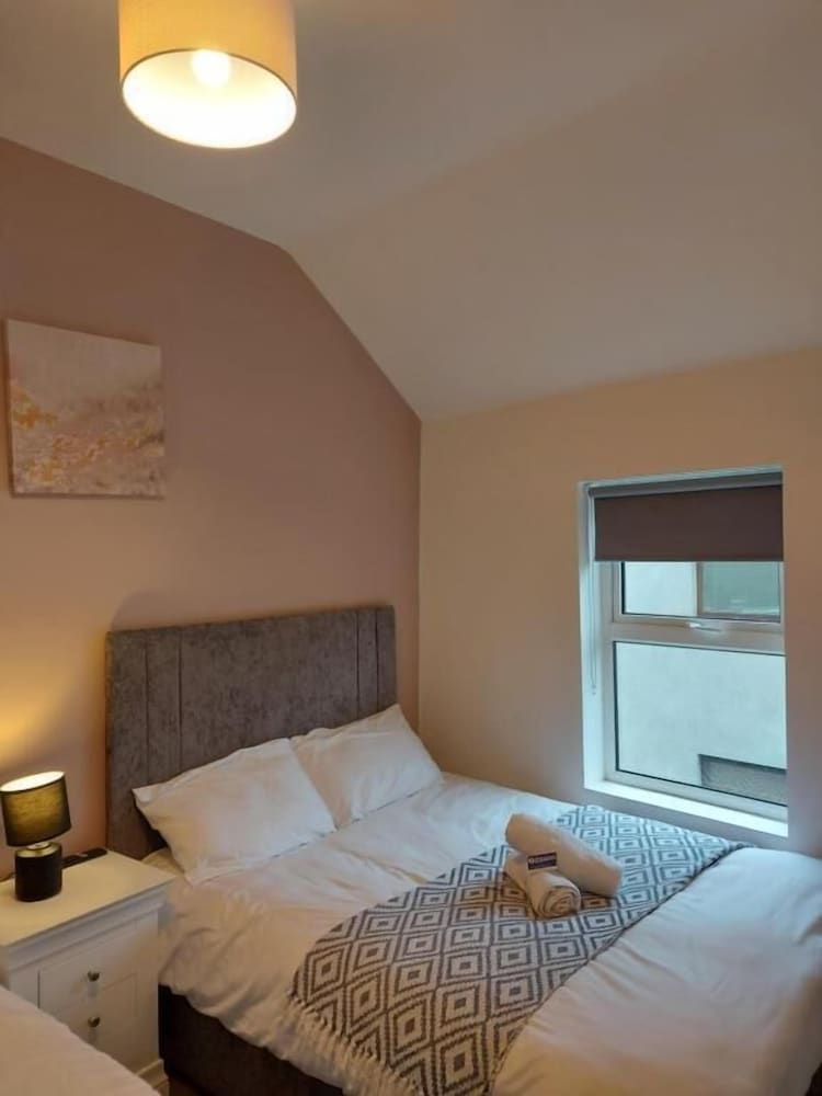 4 Eyre Square Lane
