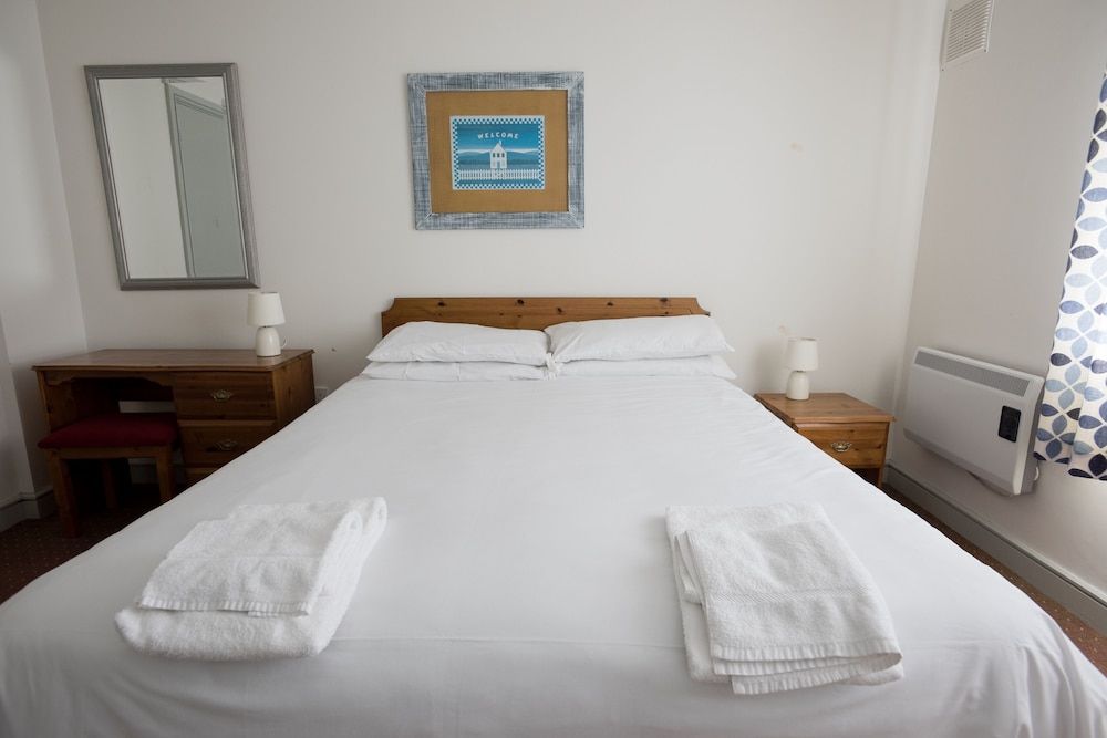 House, 2 Bedrooms, 2 Bathrooms, Beachside