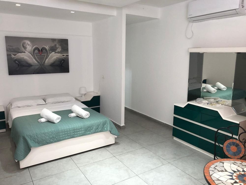 Deluxe Studio Suite