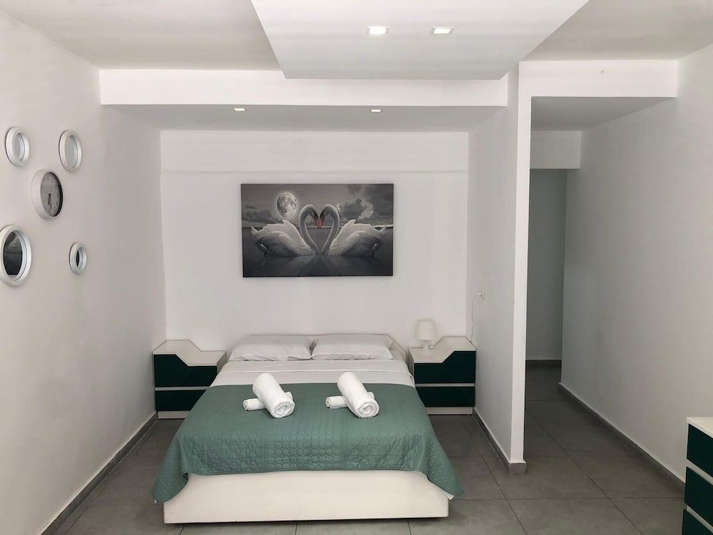 Deluxe Studio Suite