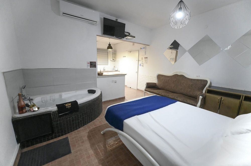 Magical in the Galilee Deluxe Suite, 1 Bedroom, Hot Tub, Garden View 3