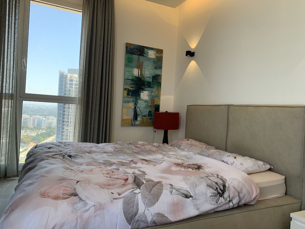 Exclusive Penthouse, 2 Bedrooms, Balcony, Sea View