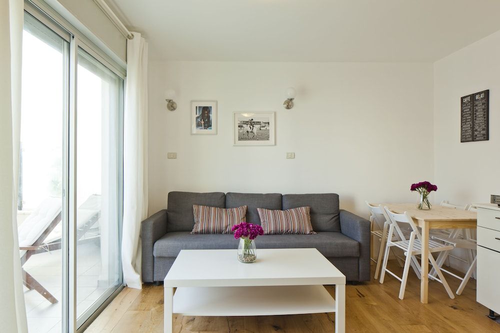 undefined TLV Suites by the sea 3 Rooms 10