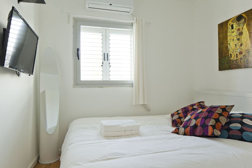 undefined TLV Suites by the sea 3 Rooms 5