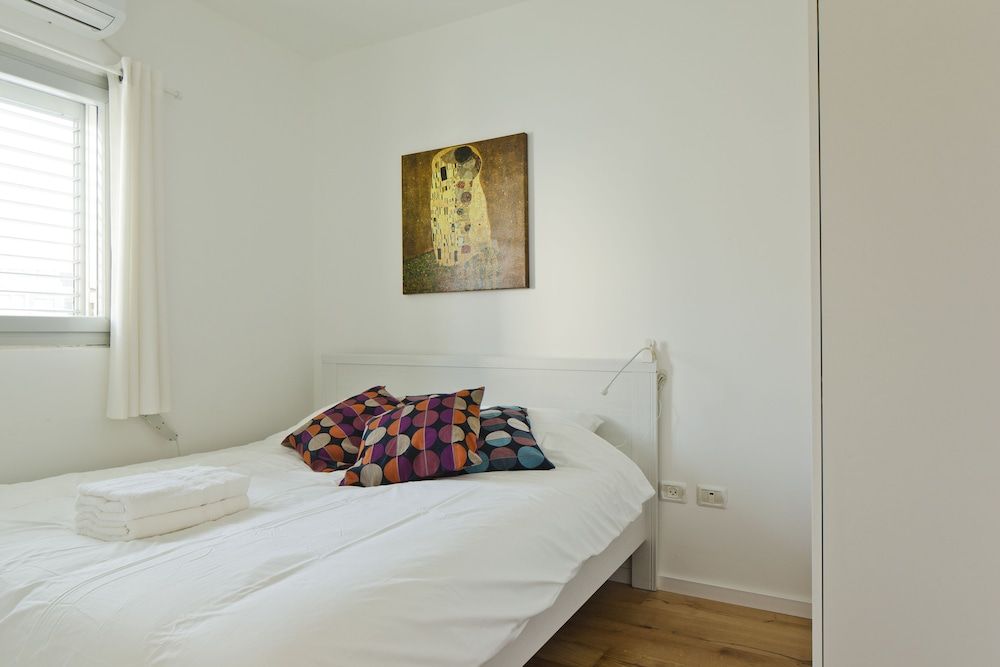 undefined TLV Suites by the sea 3 Rooms 2