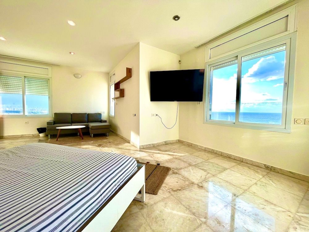 undefined Luxurious Sea View 3BR Pool Spa and Gym 9