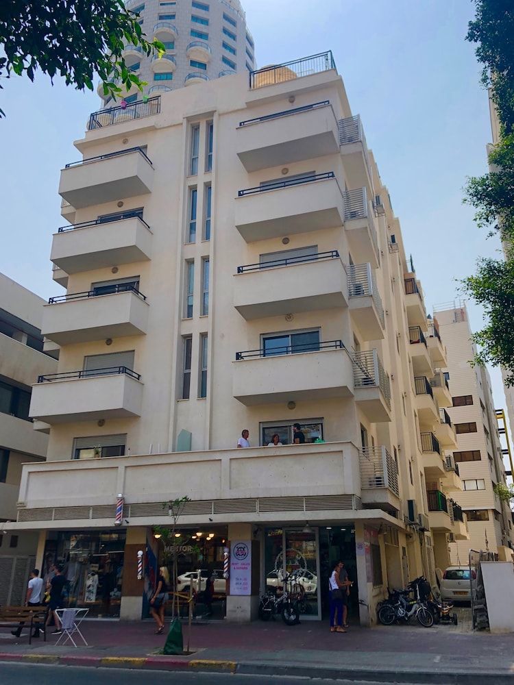 undefined Classic 1BR in City Center near Beach by FeelHome 3