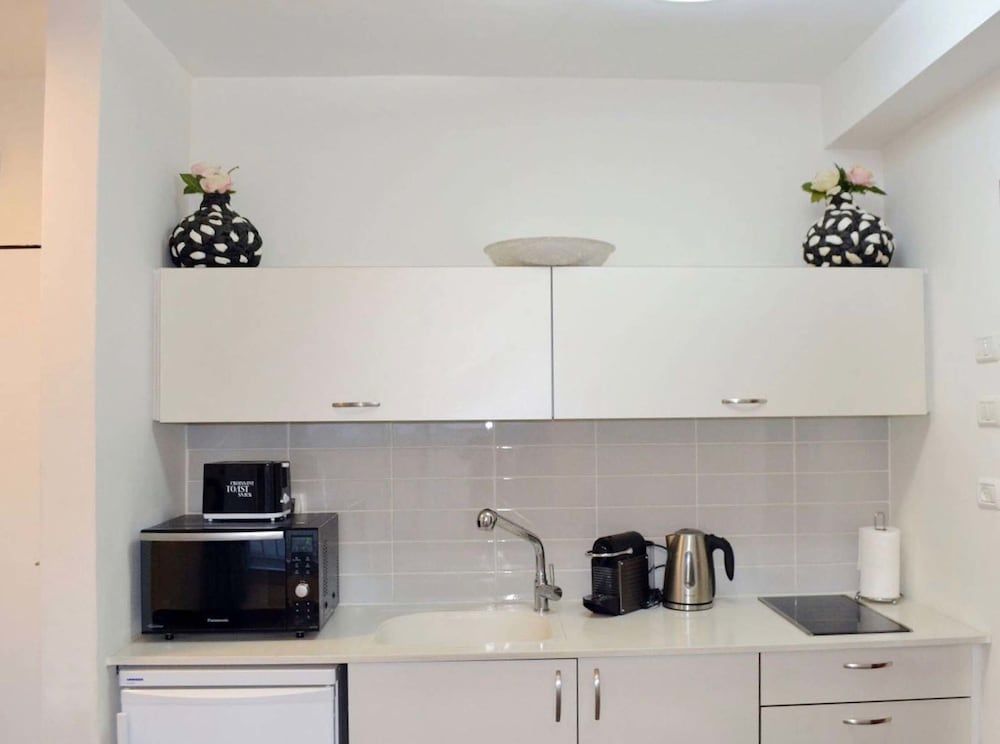 undefined Classic 1BR in City Center near Beach by FeelHome 6