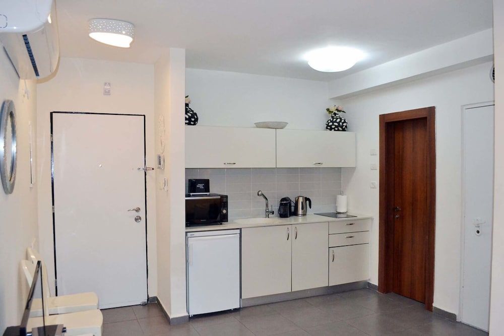 undefined Classic 1BR in City Center near Beach by FeelHome 8