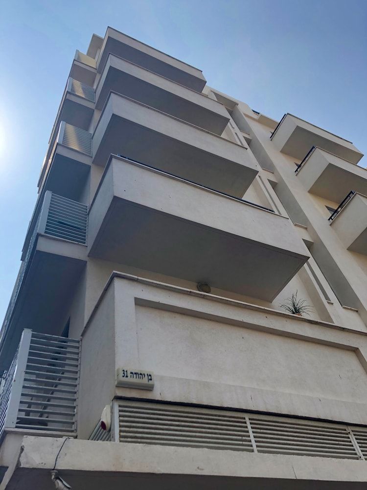 undefined Classic 1BR in City Center near Beach by FeelHome 2