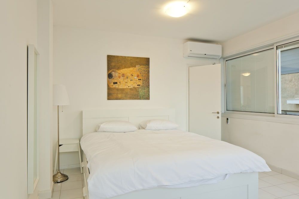 undefined TLV Suites on the beach 6