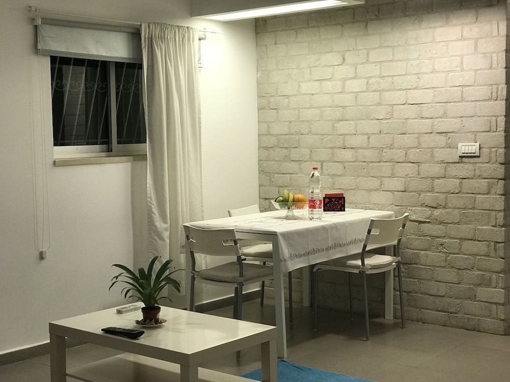 undefined 2Rooms Perfect Location  1Min to  Beach 6