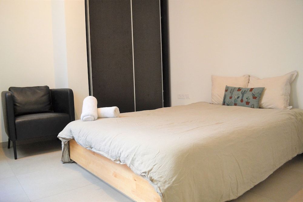 undefined 2BDR Masaryk Square Apt Central Location