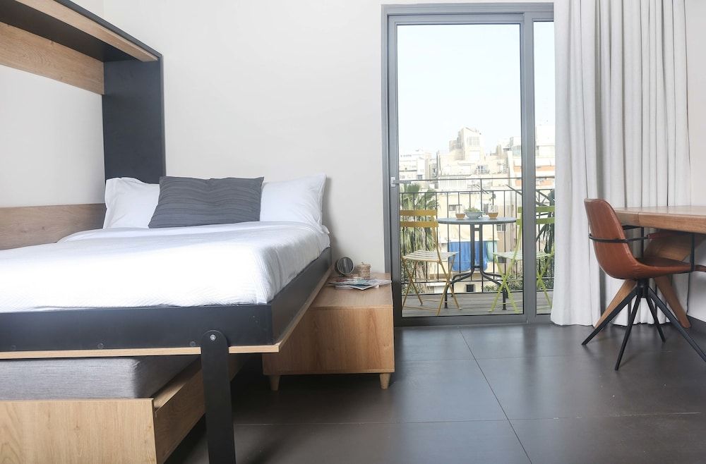 Washington & Friends - By TLV2GO Deluxe Studio with Balcony 10