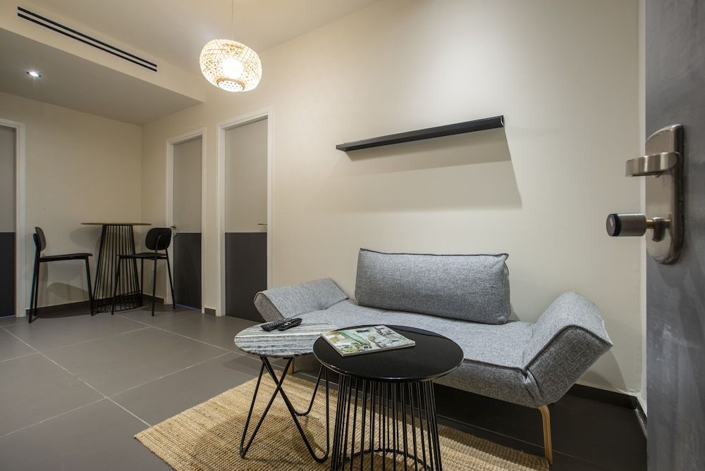 Washington & Friends - By TLV2GO Two Bedroom Apartment with Balcony 6