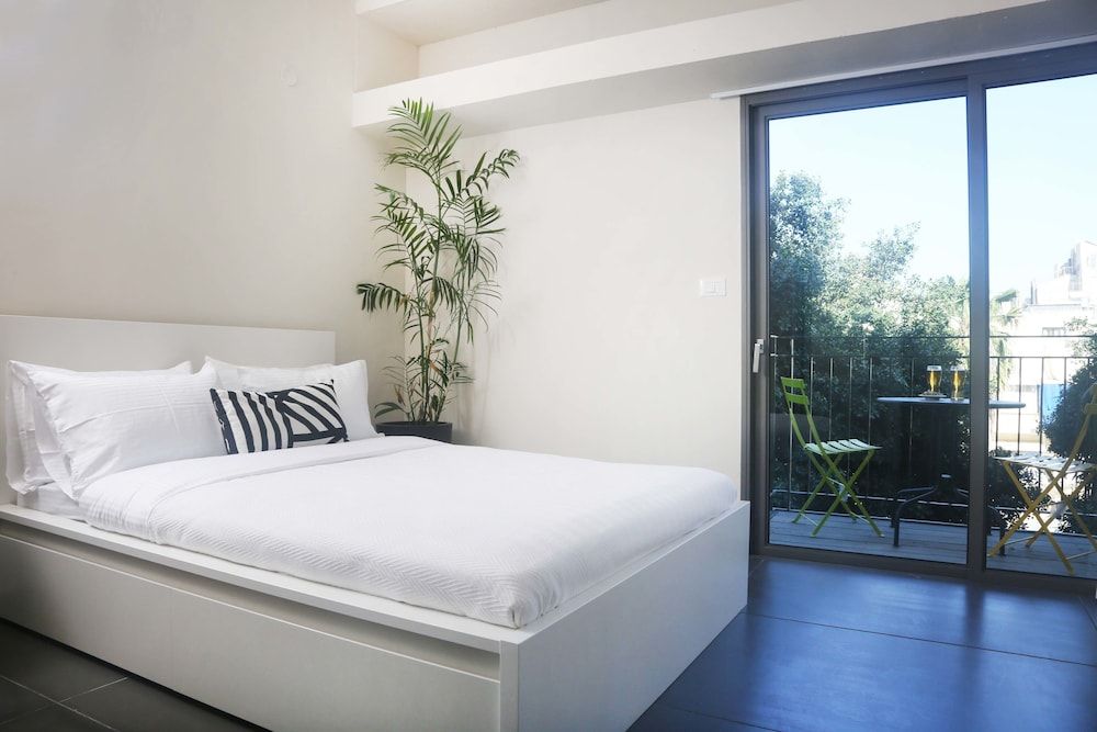 Washington & Friends - By TLV2GO Two Bedroom Apartment with Balcony 10