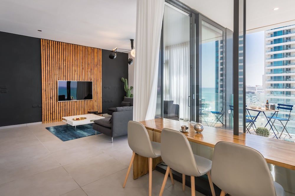 Front of Beach next to RoyalBeach Hotel Royal Apartment, Ocean View 13