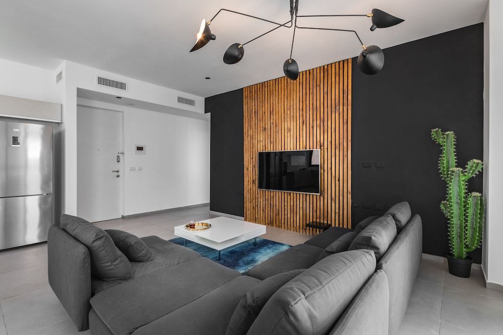 Front of Beach next to RoyalBeach Hotel Royal Apartment, Ocean View 11