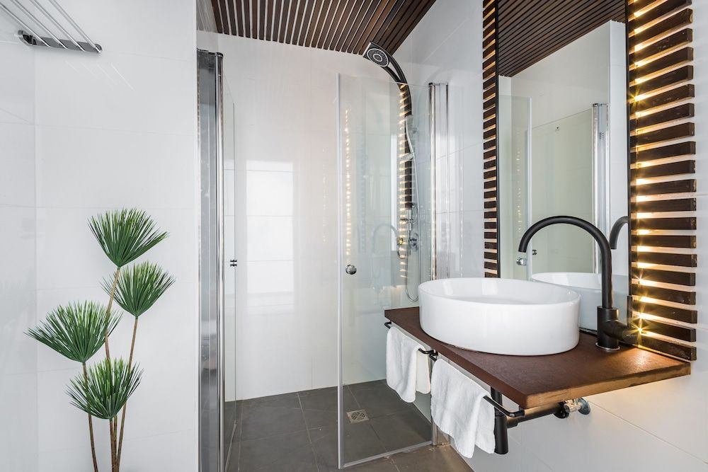 Front of Beach next to RoyalBeach Hotel Royal Apartment, Ocean View 19