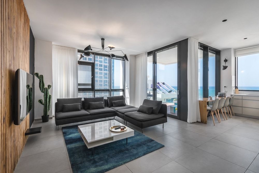 Front of Beach next to RoyalBeach Hotel Royal Apartment, Ocean View 12