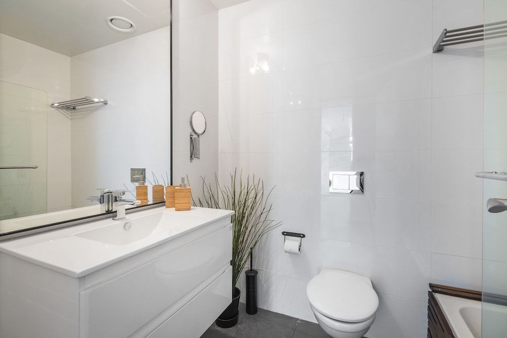 Front of Beach next to RoyalBeach Hotel Royal Apartment, Ocean View 18