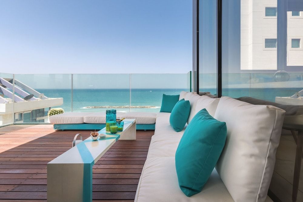 Front of Beach next to RoyalBeach Hotel Royal Apartment, Ocean View 16