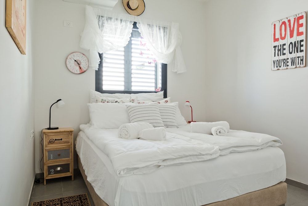 Sunny Apartments Luxury 2BR @City Centre with Balcony