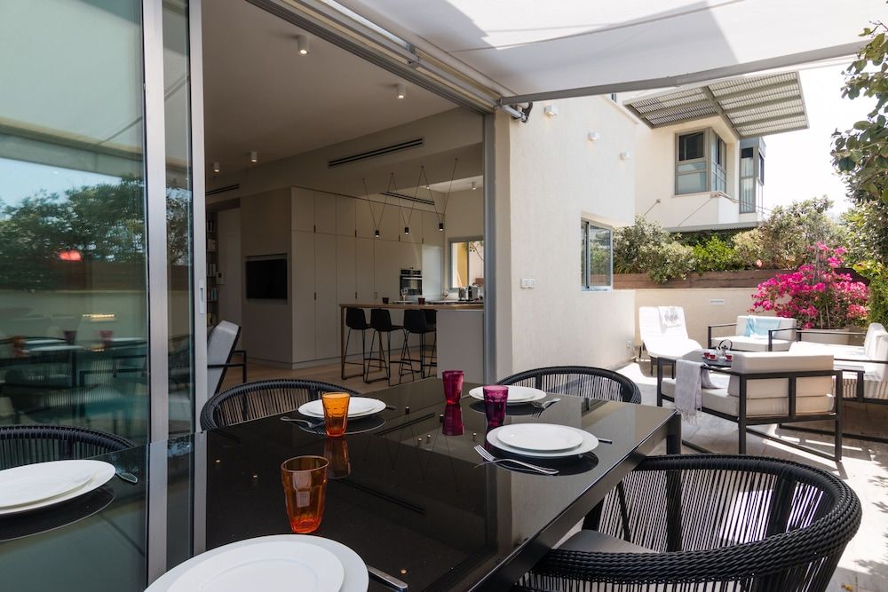 undefined Live like Royalty in TLV DLX 2 Floor Apt 8