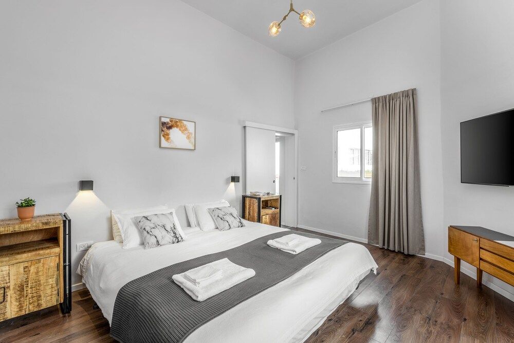 undefined Carmel Star